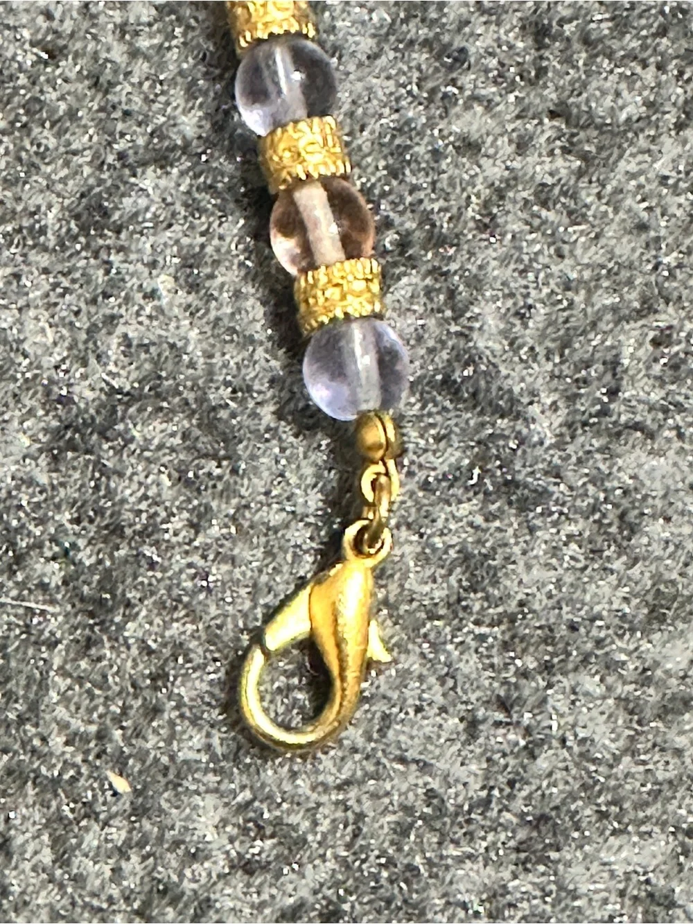THIS IS A LADIES MURANO GLASS NECKLACE MEASURING 17” IN LENGTH, 6” WHEN WORN. I